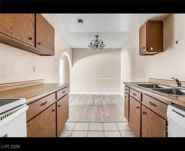 Building Photo - 5264 Child Ct