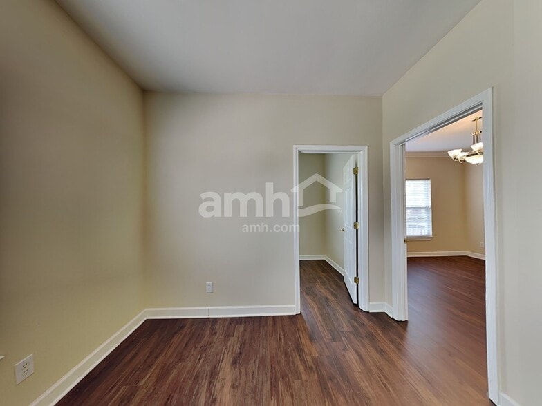 Building Photo - 1707 Arrowhead Dr