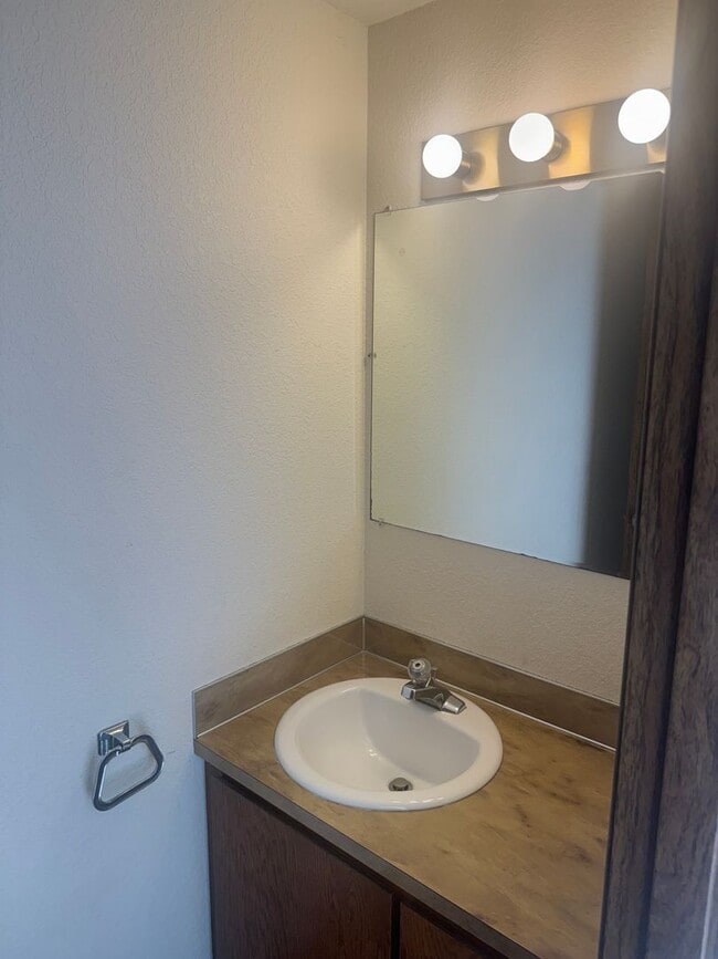 Building Photo - 3bd/1.75ba Seattle Home