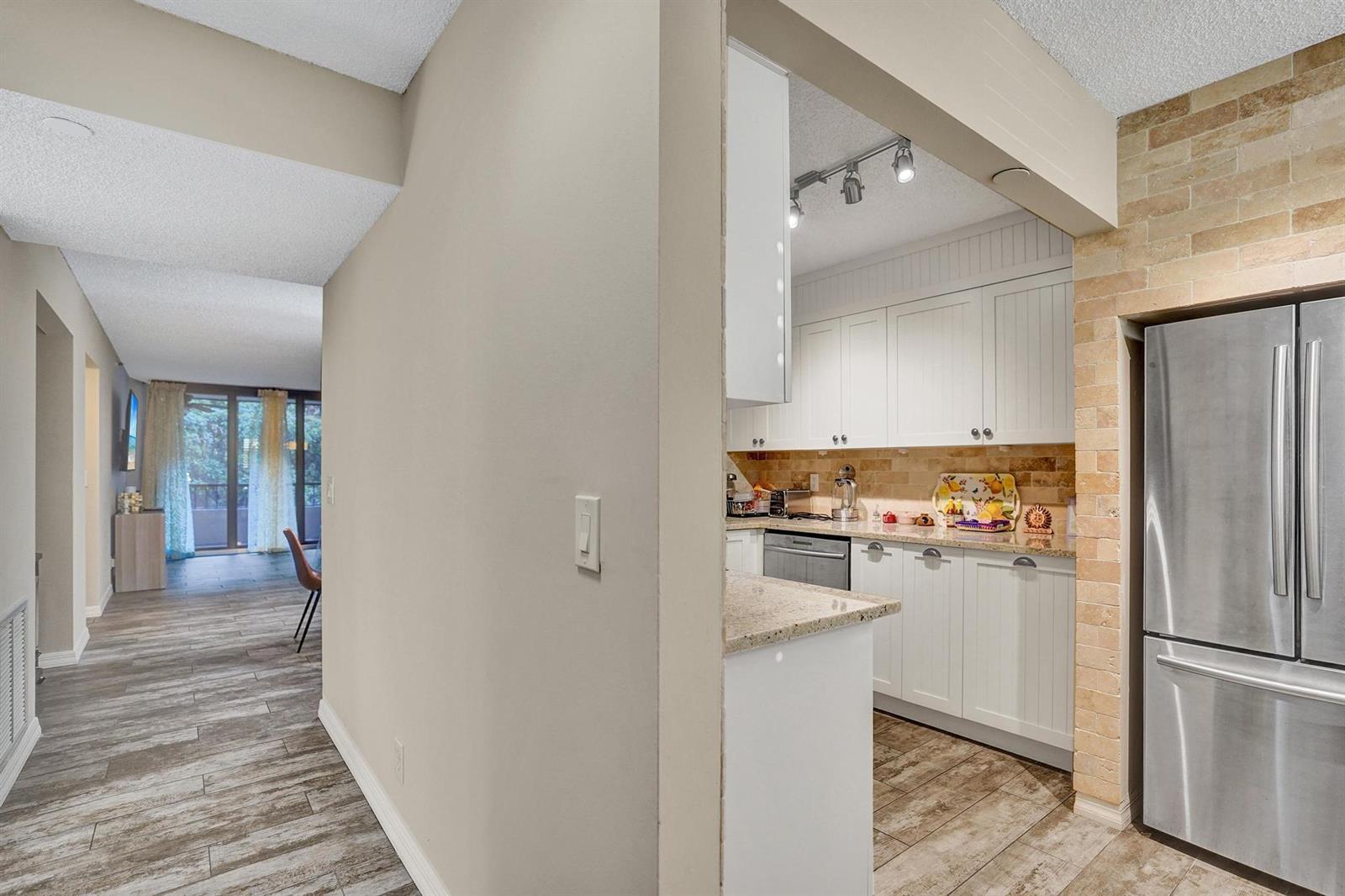 Building Photo - 2070 Homewood Blvd