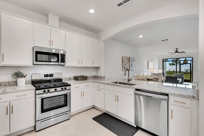 Building Photo - 16020 Sunny Day Dr