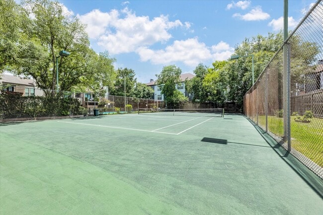 Building Photo - 10811 Richmond Ave.