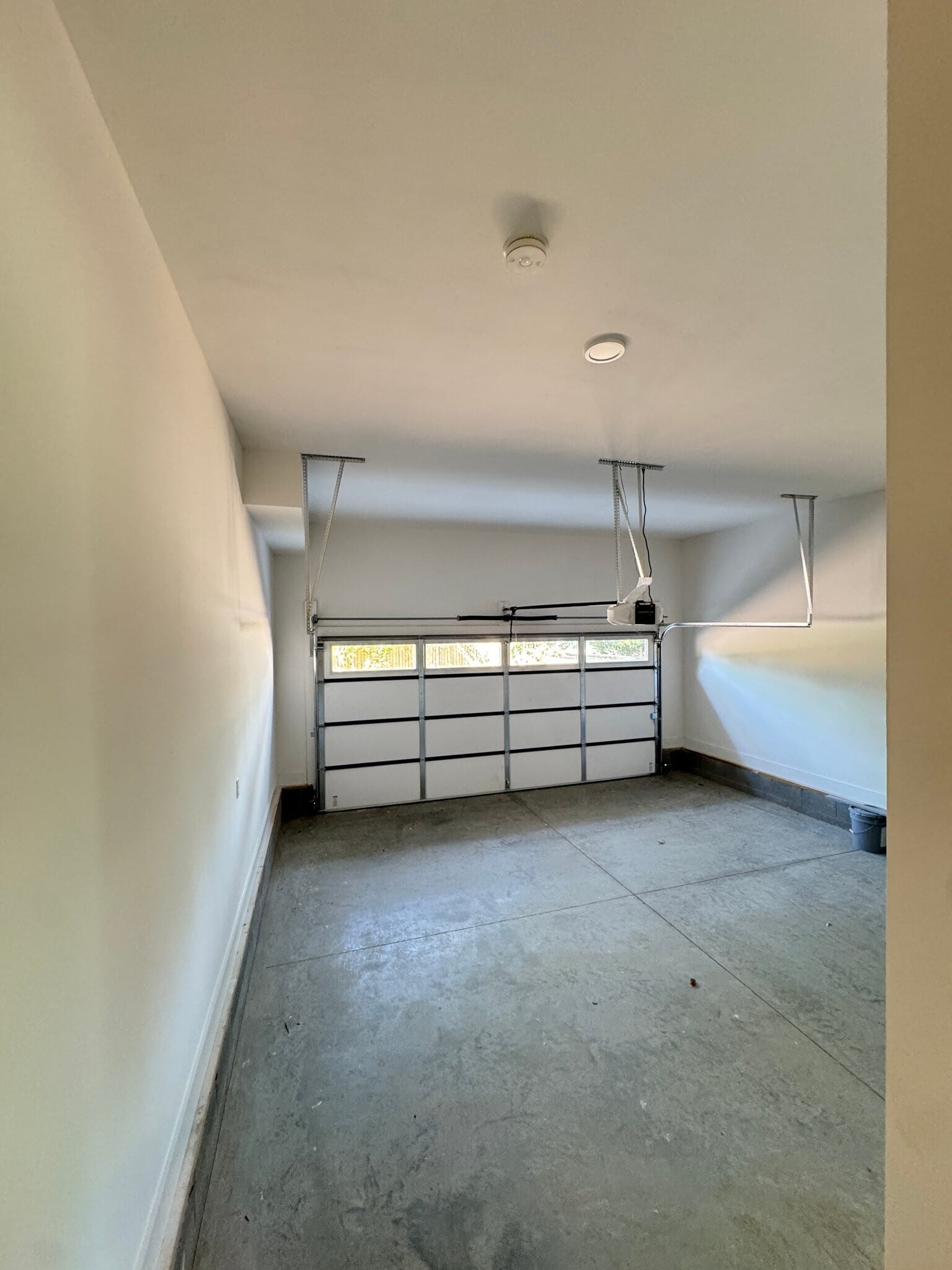 Building Photo - 6124 Robertson Ave
