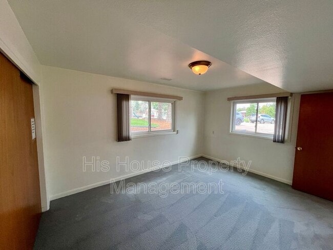 Building Photo - 1831 20th Ave