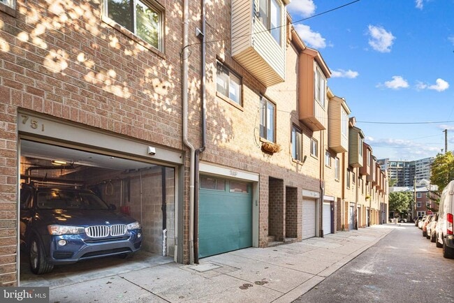Building Photo - 751 N Ringgold St