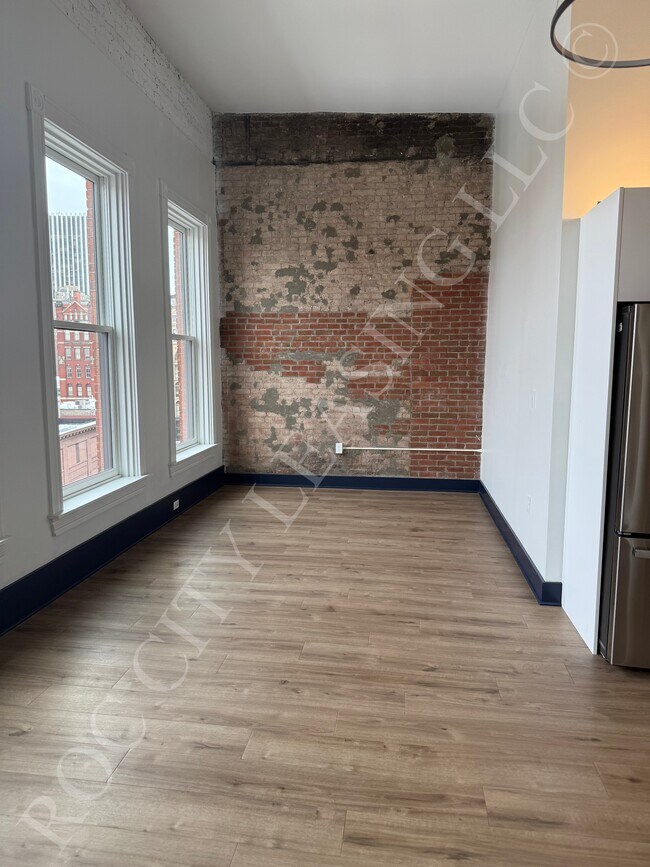 Building Photo - 151 St Paul St