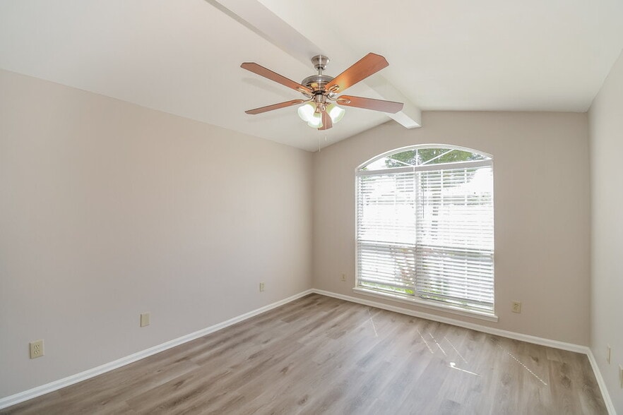 Building Photo - 3087 Golden Pond Blvd