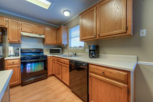 Building Photo - 14616 Montoro Dr
