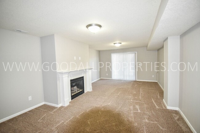 Building Photo - 4 Bedroom Detached Townhome in Waukee with Finished Basement