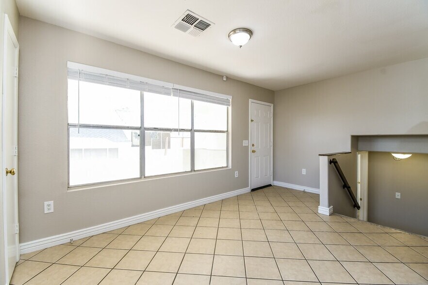 Building Photo - 1158 N Florence Dr