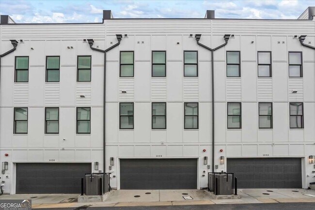 Building Photo - 1028 Robert Smalls Wy