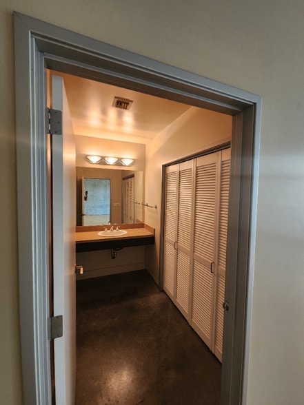 Building Photo - 411 NW Flanders St