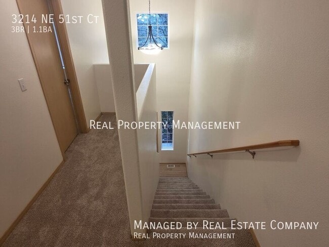 Building Photo - 3214 NE 51st Ct