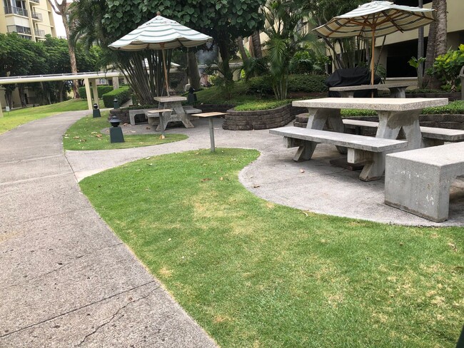 Building Photo - Century West 2 bedroom 2 bathroom 1 covere...