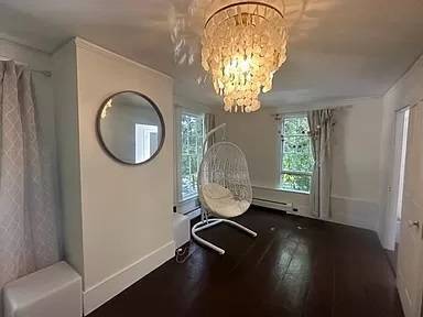 Building Photo - 8 Lake St