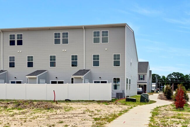 Building Photo - 305 Starfish Ln