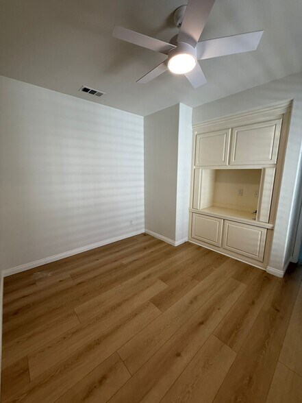 Building Photo - 32956 Rhine Ave