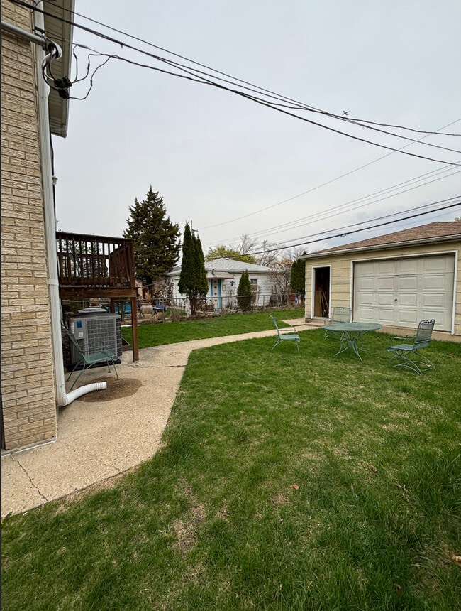 Building Photo - 4447 N Melvina Ave