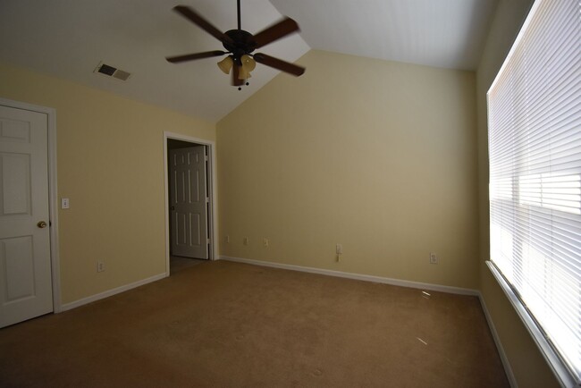 Building Photo - ORLANDO: 1 bed/1 Bath, Gated Community of ...