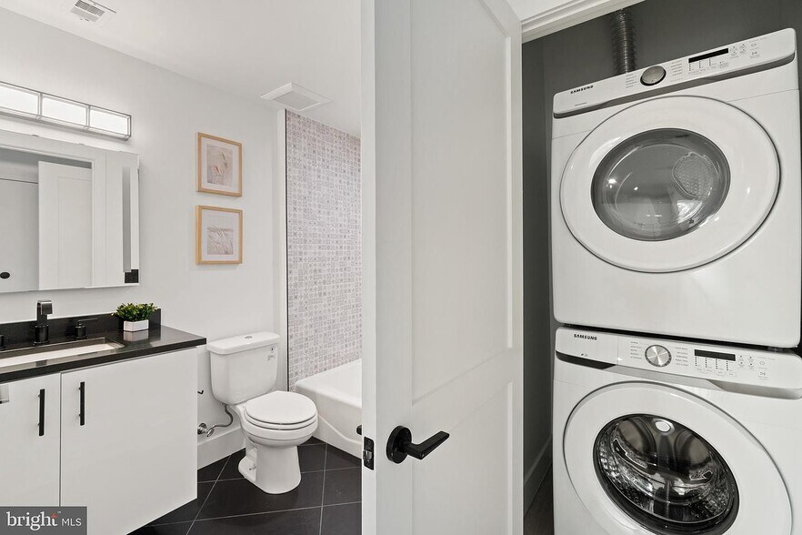 Building Photo - 1312 13th St NW