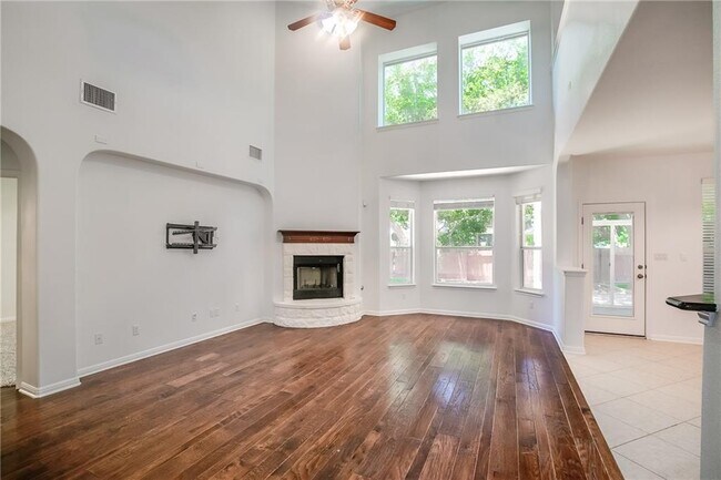 Building Photo - 401 Ridgetop Bend