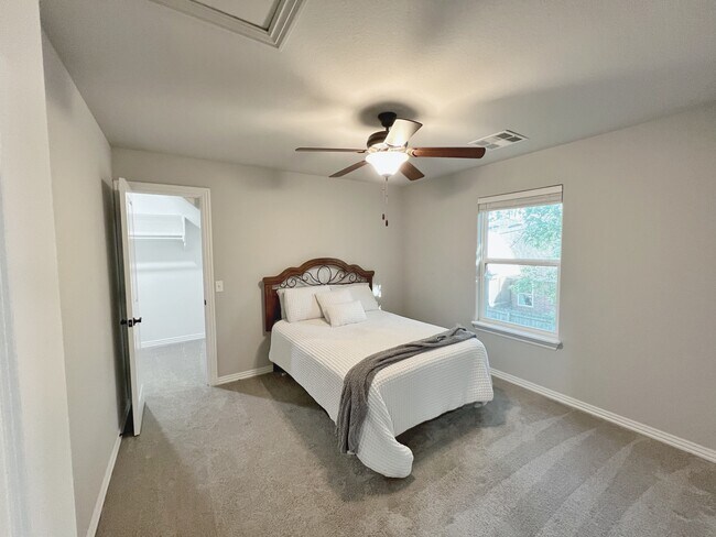 Building Photo - 327 W Kinniburgh Dr