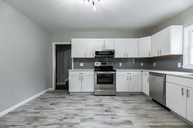 Building Photo - 35 Clark St