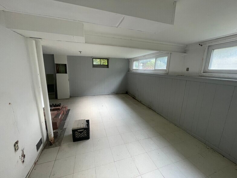 Building Photo - 205 Pine Grove St
