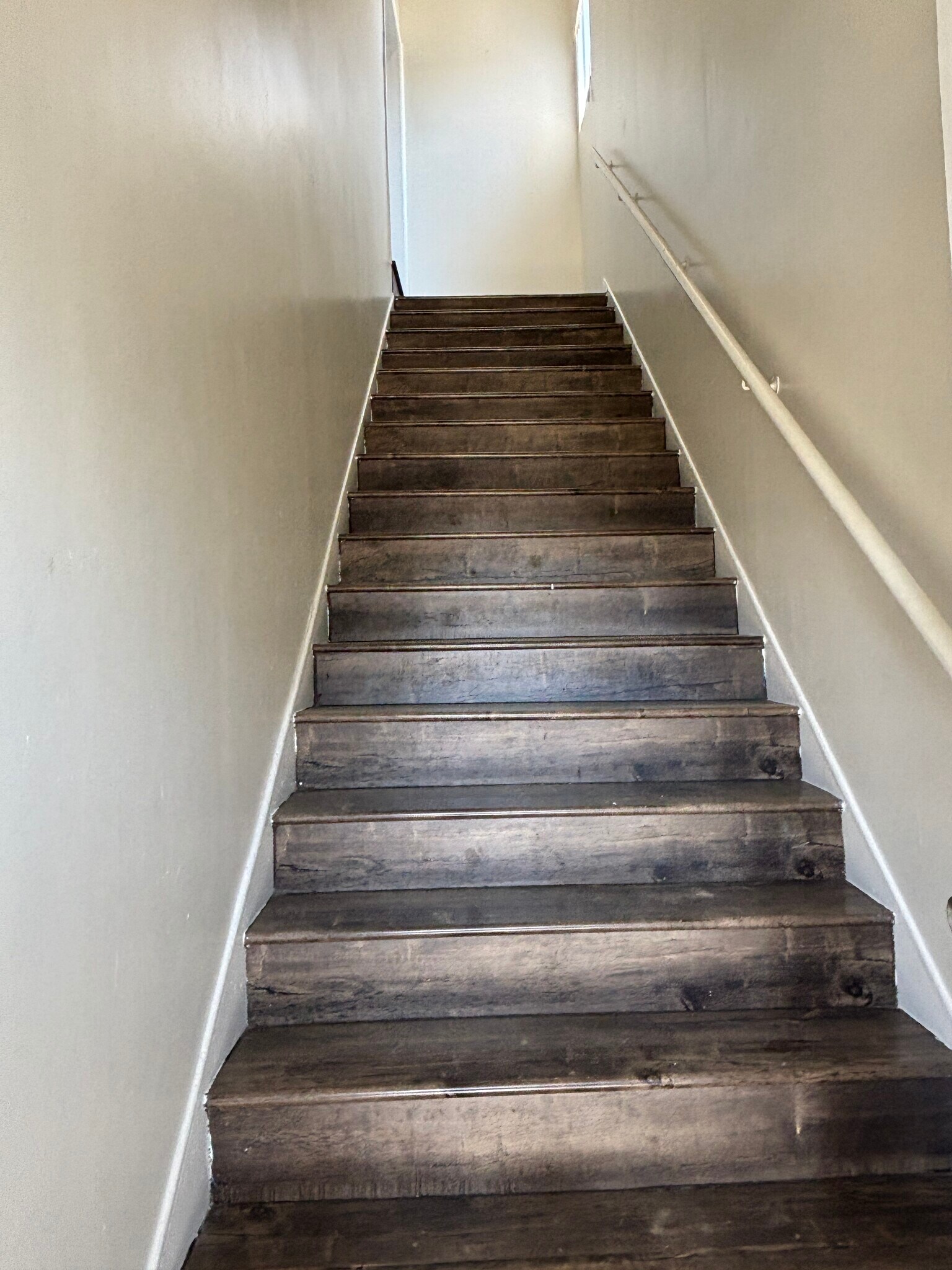 Unit Stairs - 1581 1/2 W 36th Pl
