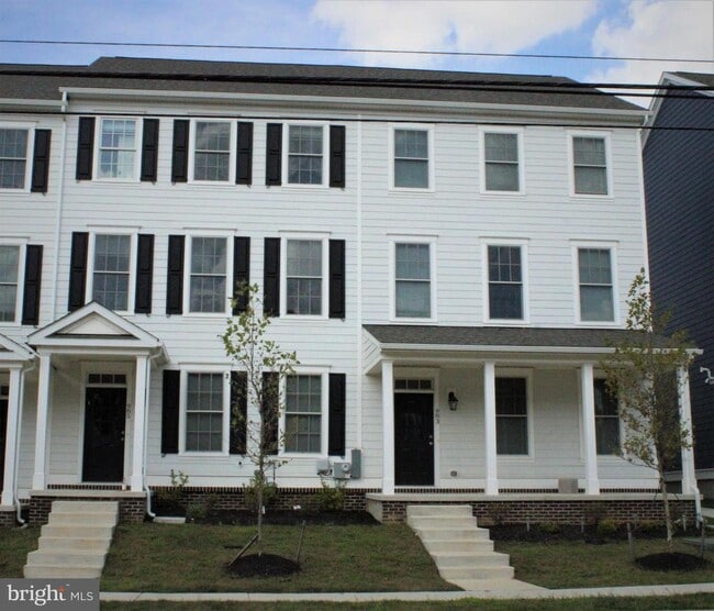 Building Photo - 985 Lorewood Grove Rd