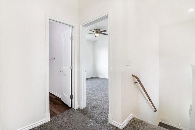 Building Photo - Charming 3-Bedroom Townhome near Lake Tawakoni!