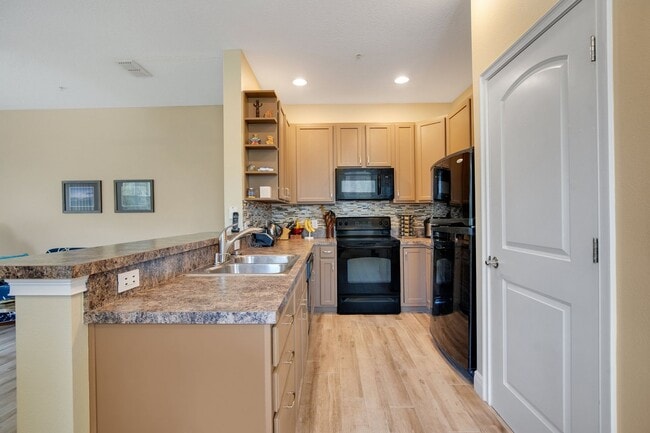 Building Photo - 28 W Esther St