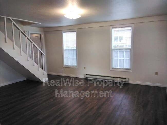 Building Photo - 1125 W Brown Ave