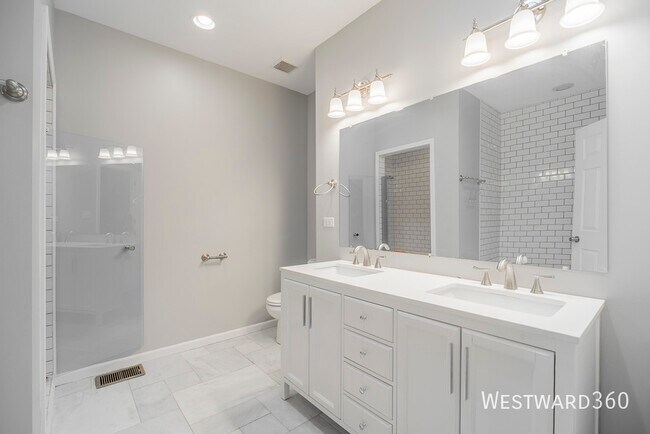 Building Photo - 1906 W 17th St