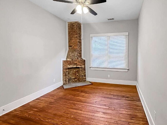 Building Photo - 1012 E Park Ave