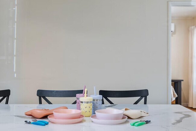 Building Photo - 919 Redbird Dr