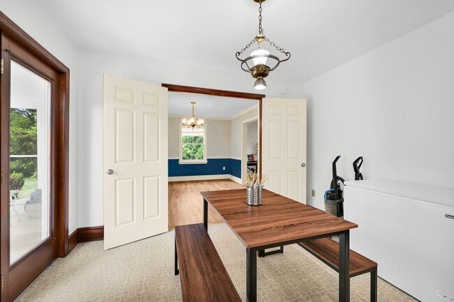 Building Photo - 684 Steinman Ct