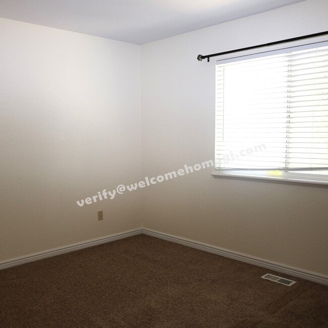 Building Photo - 2844 Lexington Ln