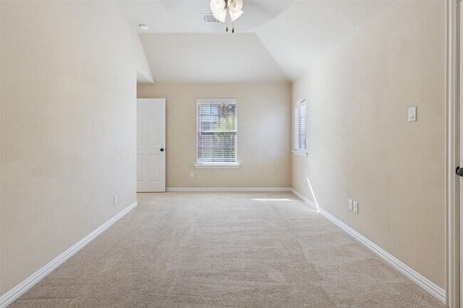 Building Photo - 11 Vershire Cir