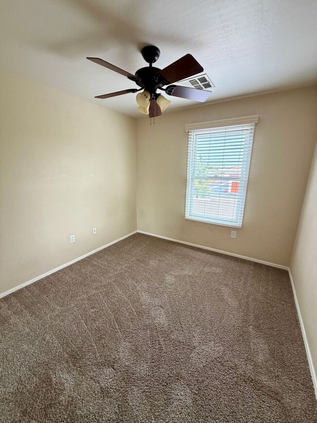 Building Photo - Beautiful 3 bedroom, 2.5 bath home located in the highly sought after community of Power Ranch