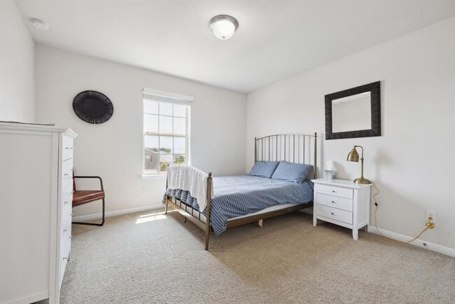 Building Photo - 2204 Land Grant Wy