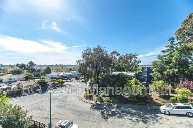 Building Photo - 106 Avian Dr