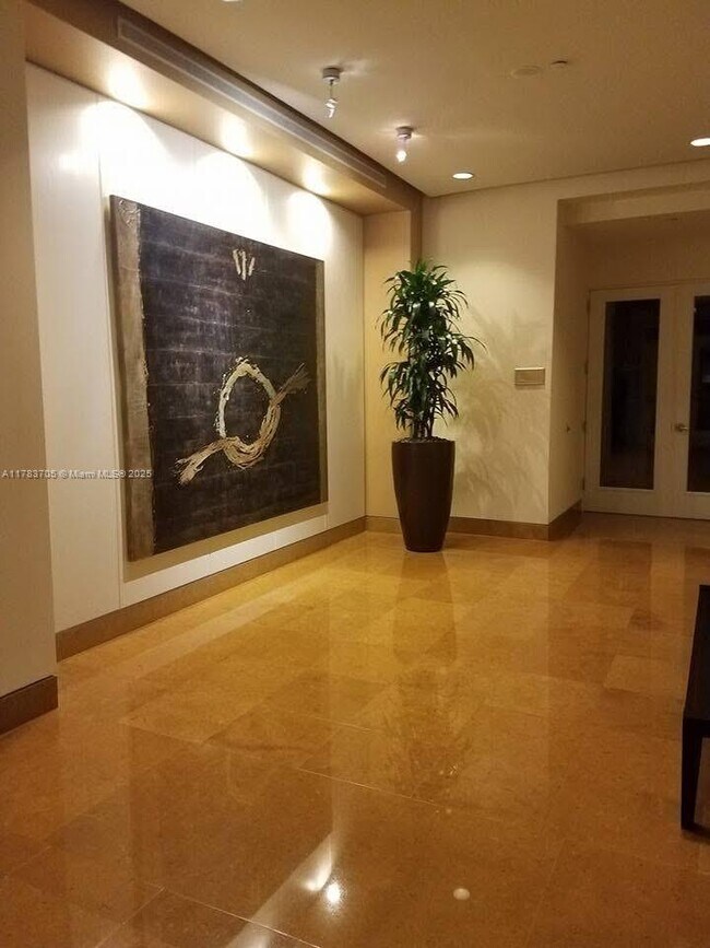 Building Photo - 801 Brickell Key Blvd