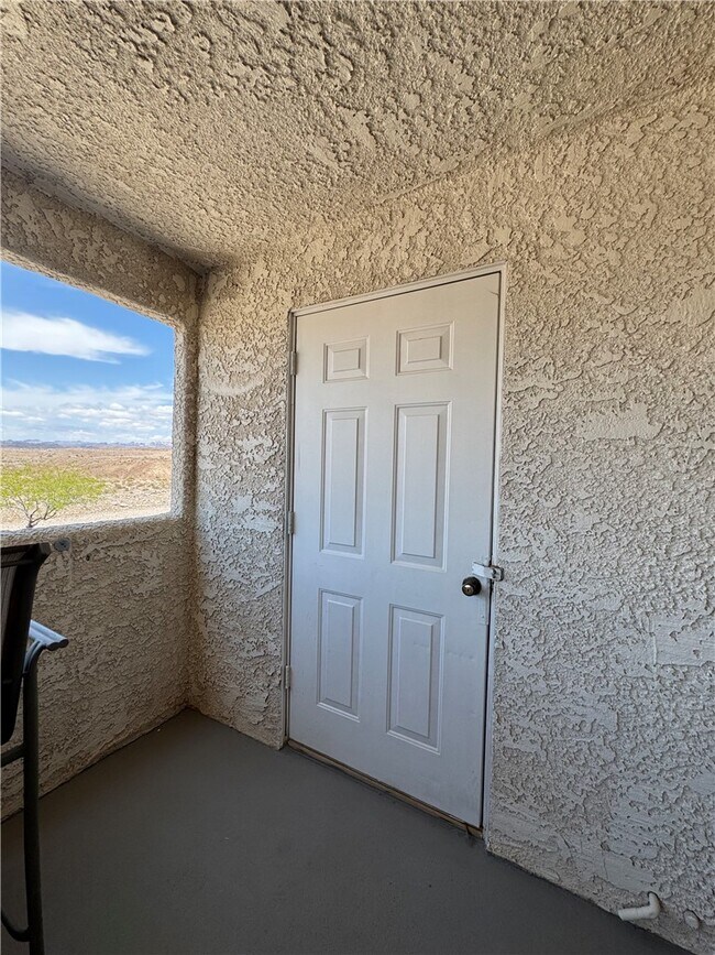 Building Photo - 2022 Merrill Ln