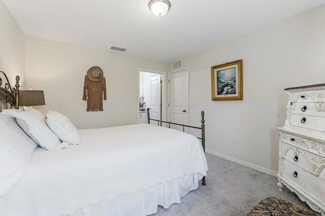 Building Photo - 1091 Cazenovia St