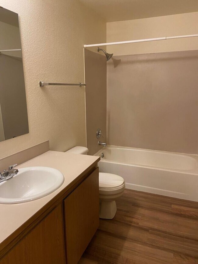 Building Photo - 2 bedroom in Seattle WA 98103