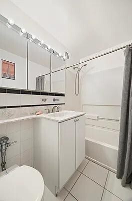 Building Photo - 315 W 55th St