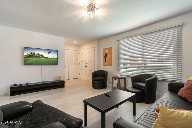 Building Photo - 4004 N Granite Reef Rd