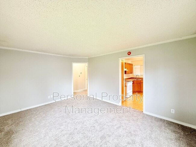 Building Photo - 1609 E Reserve St