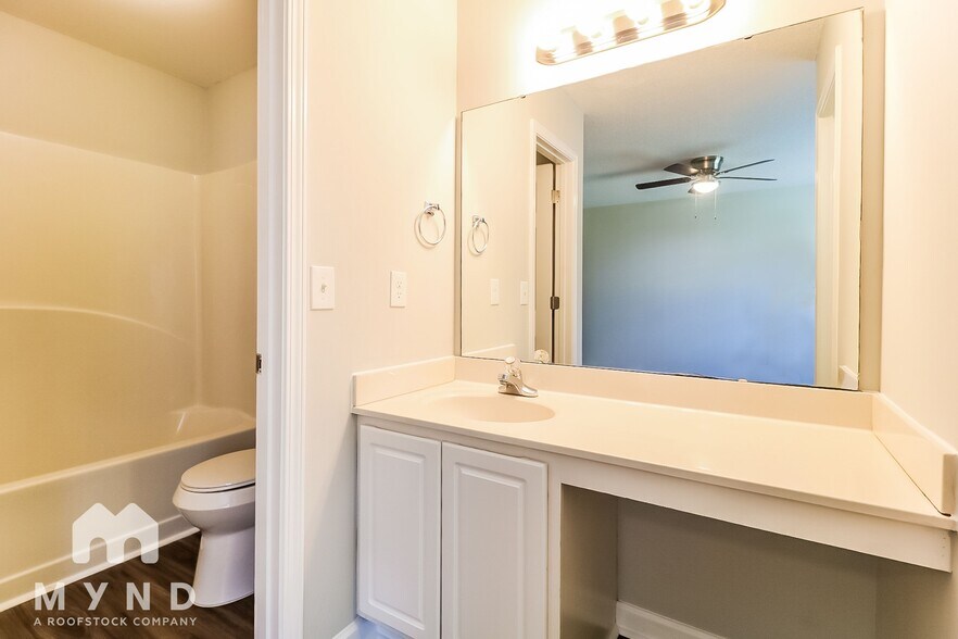 Building Photo - 221 Tavistock Ct